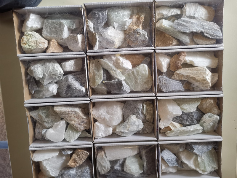 Speckstein; Sortiment; Gesamt 1,5 kg Karton aus Brasilien; Handsortiert
