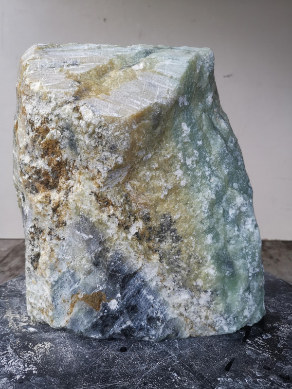 Speckstein;  Einzelstck aus Indien; grn-schwarz-gelb; 7,650 kg