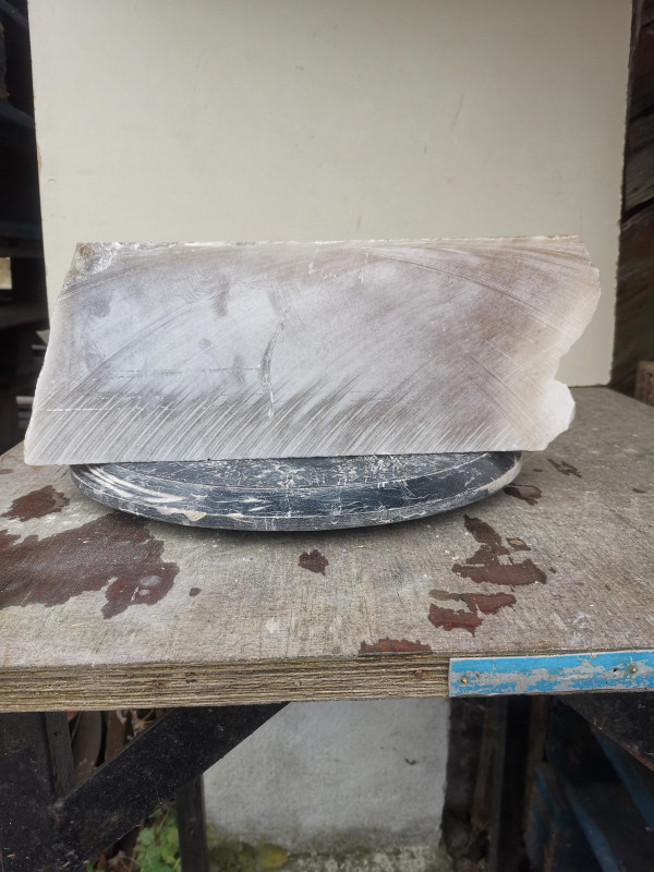 Alabaster; Spanien; Einzelst�ck; vier S�geschitt; karamell; 12,620 kg