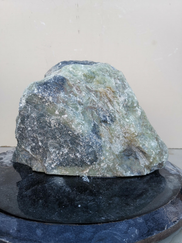 Speckstein; Einzelst�ck; aus Indien; t�rkis - schwarz, mit anderen Farben; 6,830 kg