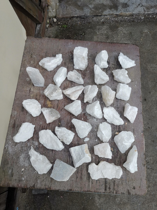 Alabaster; Einzelpartie; Sortiment; von 150-200g; Gesamt 5,900kg