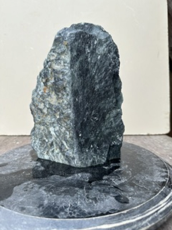 Speckstein; Einzelst�ck; aus Brasilien; schwarz-gr�n; 3,950 kg