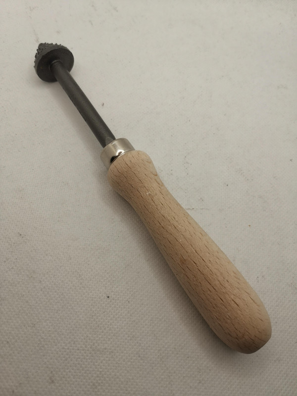Raspel; mit spitzen Kopf; Holzgriff