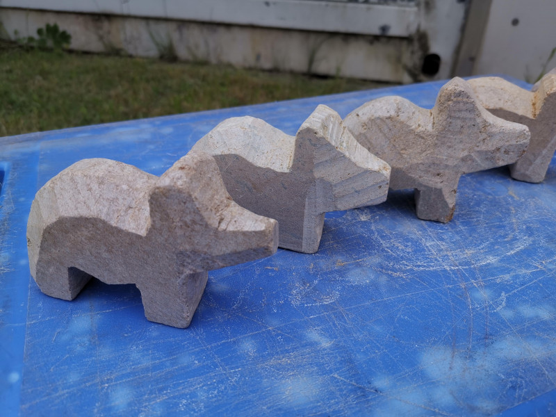 Speckstein; Schwein; aus Brasilien; grnbraun tlw. braun