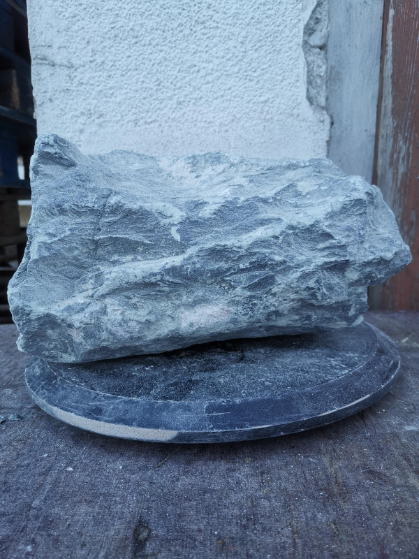 Speckstein; Brocken; Indien; oliv-schwarz; hart; 20,000 kg