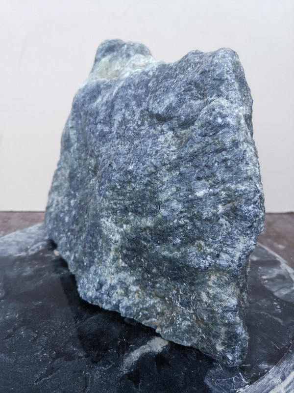 Speckstein; Einzelstck; Indien; schwarz: mit trkis Streifen: harte Sorte: Gewicht: 7.080 kg