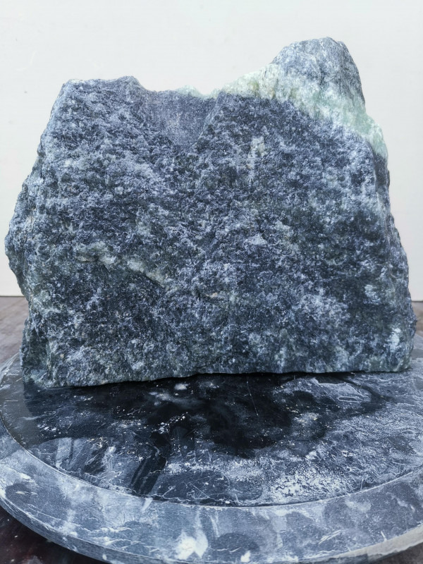 Speckstein; Einzelstck; Indien; schwarz: mit trkis Streifen: harte Sorte: Gewicht: 7.080 kg