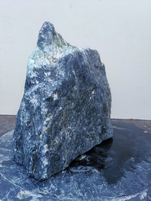 Speckstein; Einzelstck; Indien; schwarz: mit trkis Streifen: harte Sorte: Gewicht: 7.080 kg