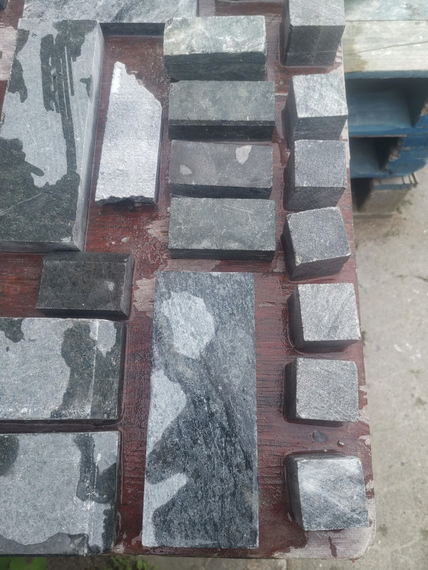 Specksteinplatten Bruchstcke gesgt; gesamt 12.200 kg