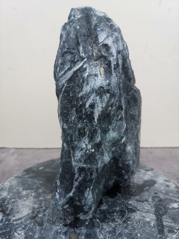 Speckstein Einzelstck aus Indien schwarz mit Streifen in trkis 11,900 kg