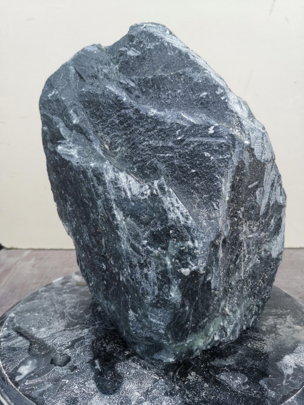 Speckstein Einzelstck aus Indien schwarz mit Streifen in trkis 11,900 kg