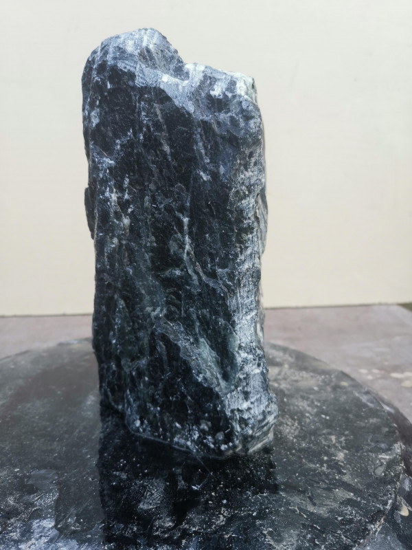 Speckstein Einzelstck aus Indien dunkelgrn ​​​​​​​tlw. helle Streifen 6,080 kg