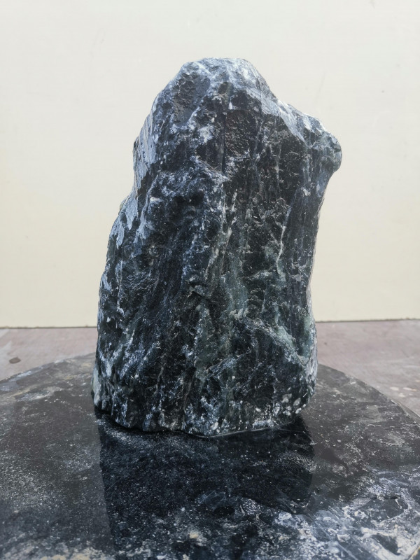 Speckstein Einzelstck aus Indien dunkelgrn ​​​​​​​tlw. helle Streifen 6,080 kg