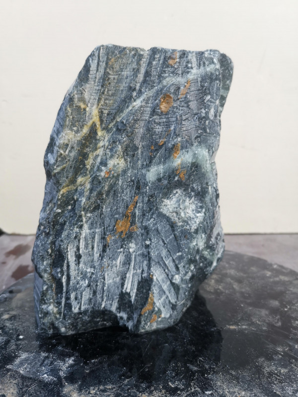 Speckstein Einzelstck aus Indien dunkelgrn tlw. mit trkis 6,870 kg