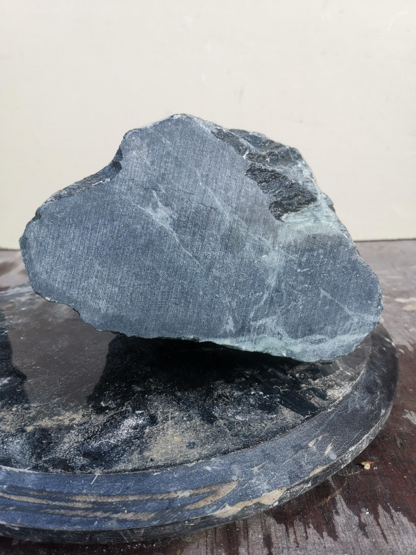 Speckstein Einzelstck aus Indien dunkelgrn tlw. mit trkis 6,870 kg