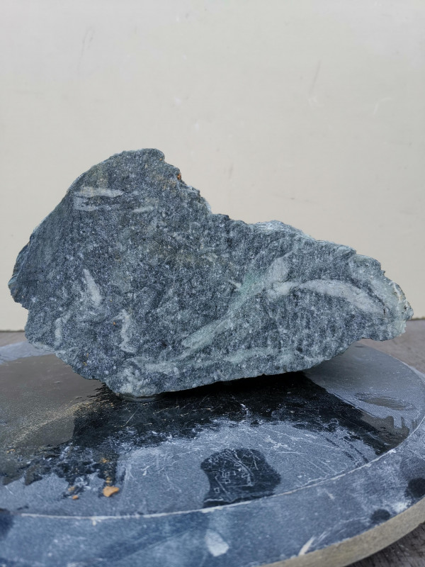 Speckstein; Einzelstck; Indien; schwarz-mit trkis-hell; 9,500 kg
