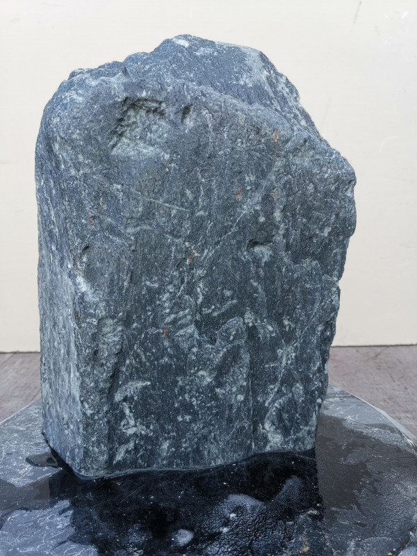 Speckstein; Einzelstck; Indien; schwarz; vlt trkis; dunklere Punkte; 10,190 kg