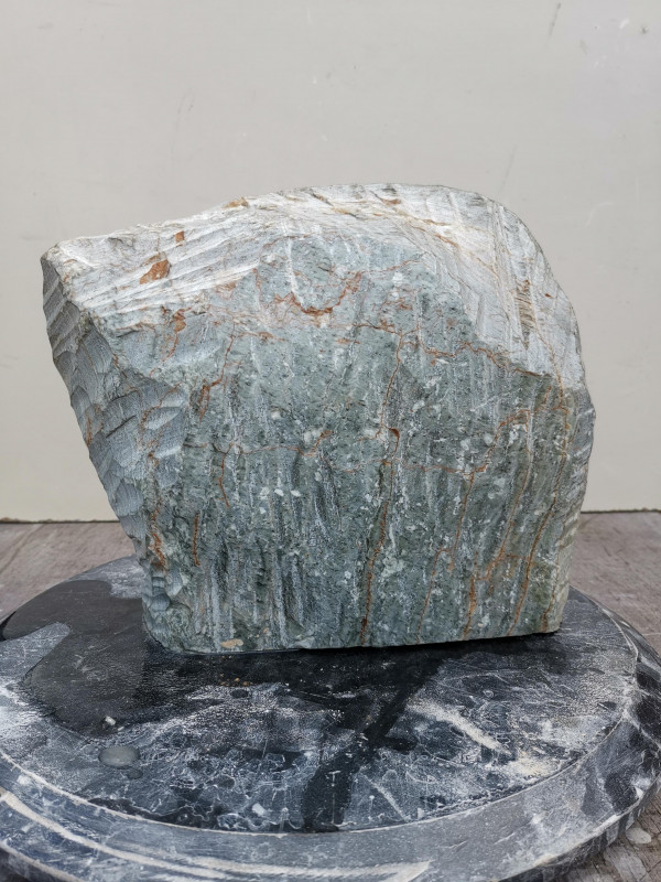 Speckstein; Einzelstck; aus Brasilien; grn; tlw Streifen; 9,050 kg