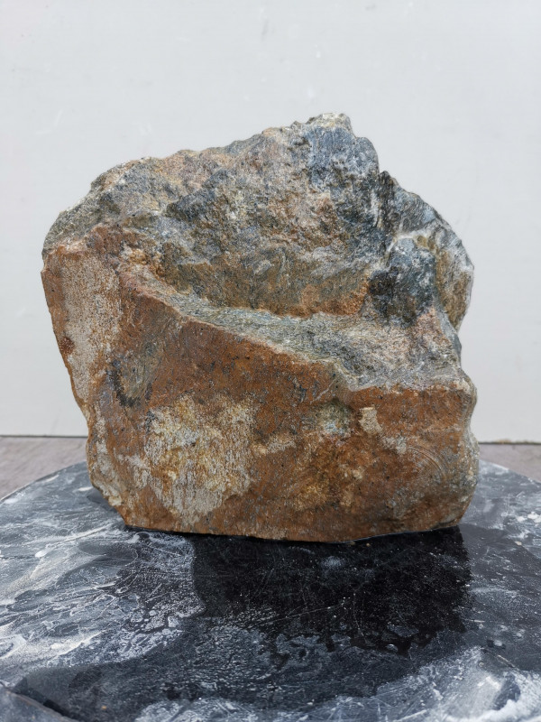 Speckstein; Einzelstck; aus Brasilien; tlw. braun-grn; Gewicht: 4,600 kg