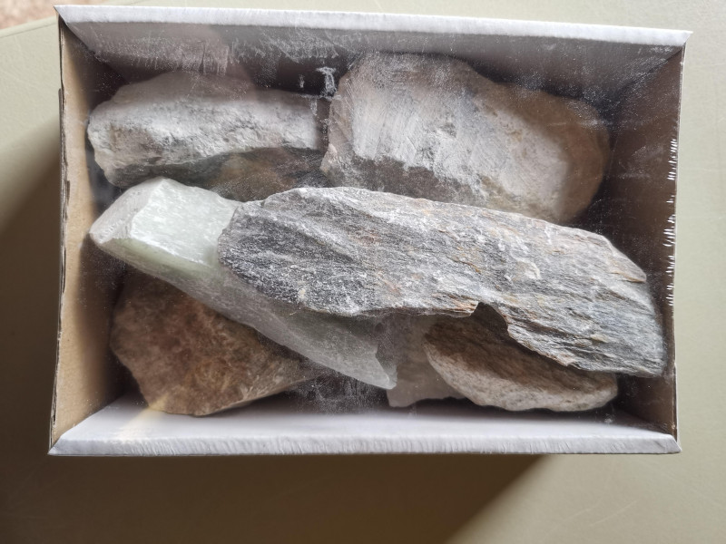 Speckstein; Sortiment; Gesamt 1,5 kg Karton aus Brasilien; Handsortiert