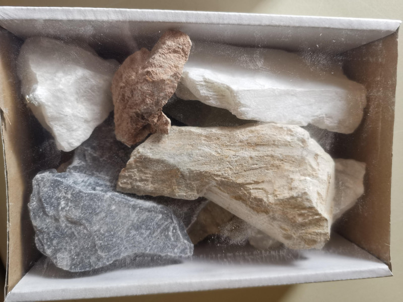Speckstein; Sortiment; Gesamt 1,5 kg Karton aus Brasilien; Handsortiert