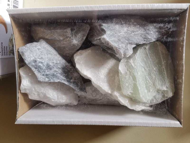 Speckstein; Sortiment; Gesamt 1,5 kg Karton aus Brasilien; Handsortiert