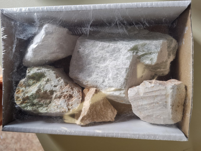 Speckstein; Sortiment; Gesamt 1,5 kg Karton aus Brasilien; Handsortiert