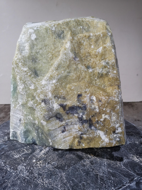 Speckstein;  Einzelstck aus Indien; grn-schwarz-gelb; 7,650 kg