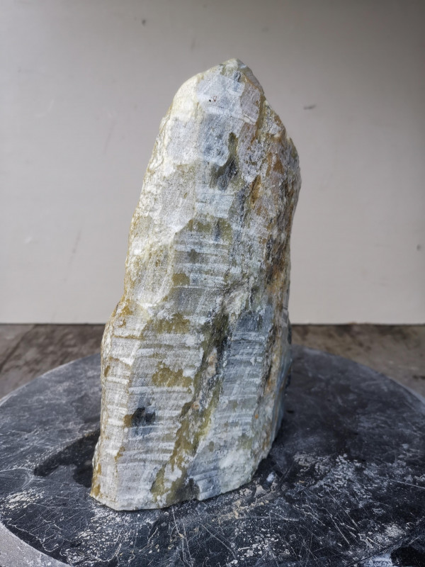 Speckstein;  Einzelstck aus Indien; grn-schwarz-gelb; 7,650 kg