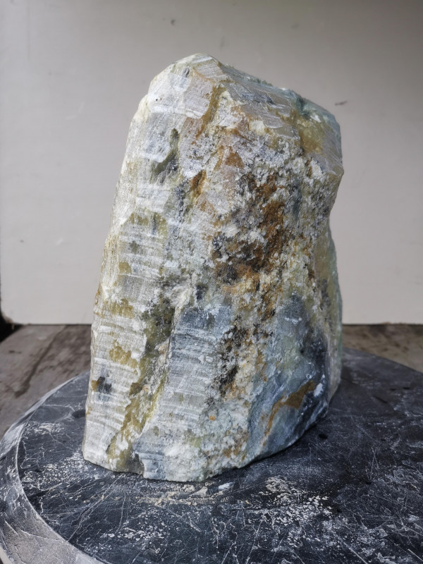 Speckstein;  Einzelstck aus Indien; grn-schwarz-gelb; 7,650 kg