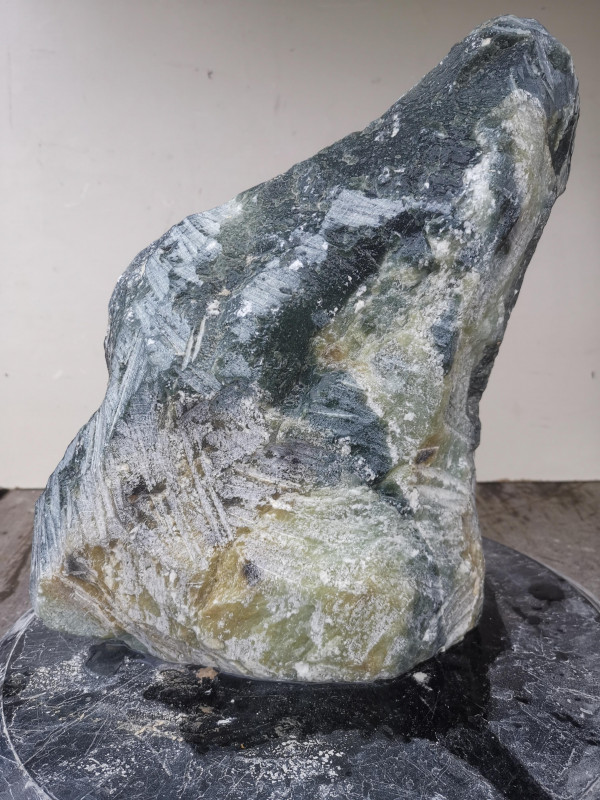 Speckstein; Einzelstck aus Indien; grn-schwarz; 7,410 kg