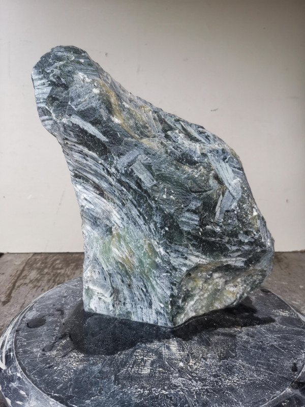 Speckstein; Einzelstck aus Indien; grn-schwarz; 7,410 kg