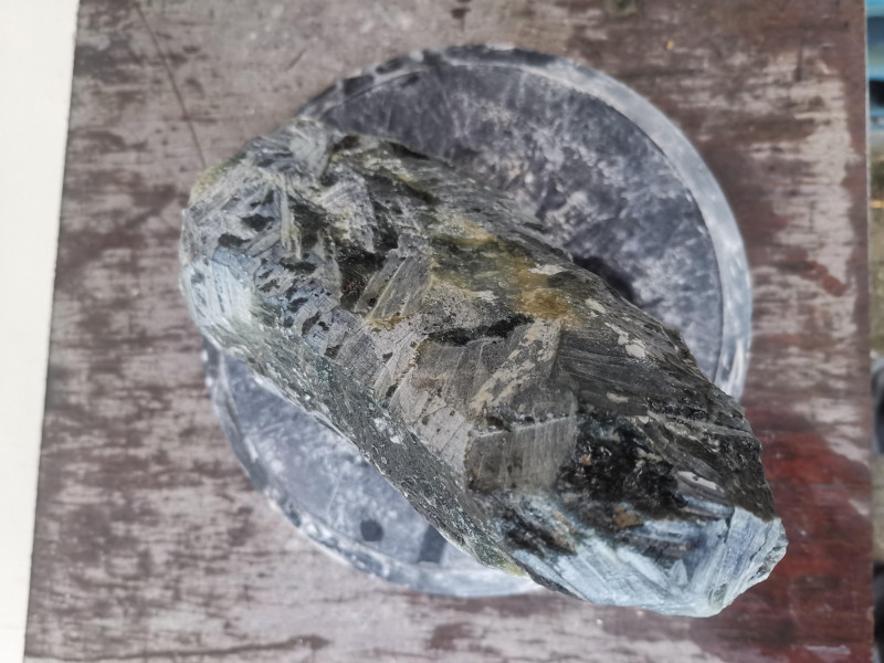 Speckstein; Einzelstck aus Indien; grn-schwarz; 7,410 kg