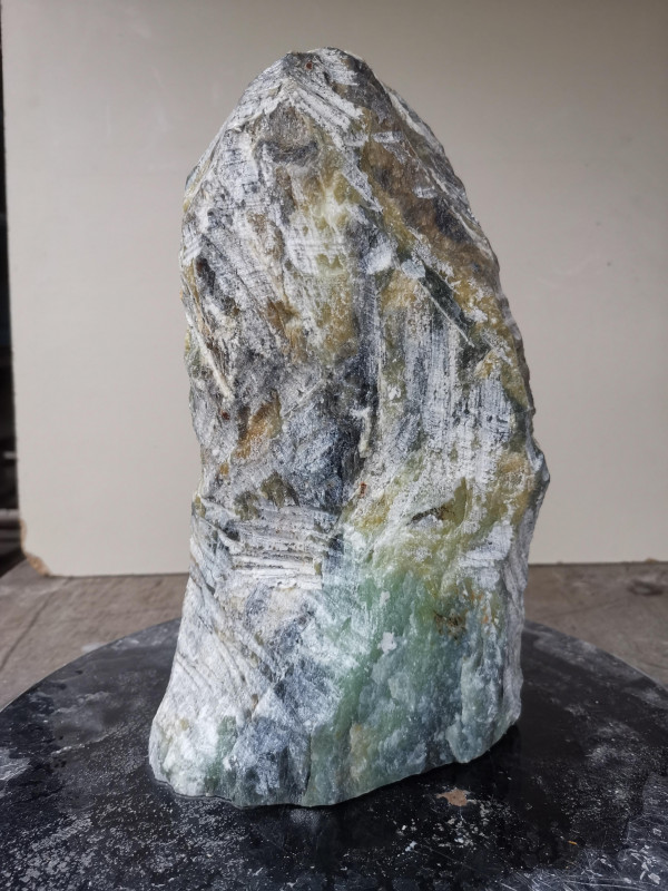 Speckstein; Einzelstck; aus Indien; grn-gelb und tlw. andere Farben; 8,020 kg