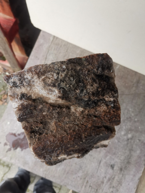 Alabaster; Spanien; Einzelst�ck; vier S�geschitt; karamell; 6,980 kg