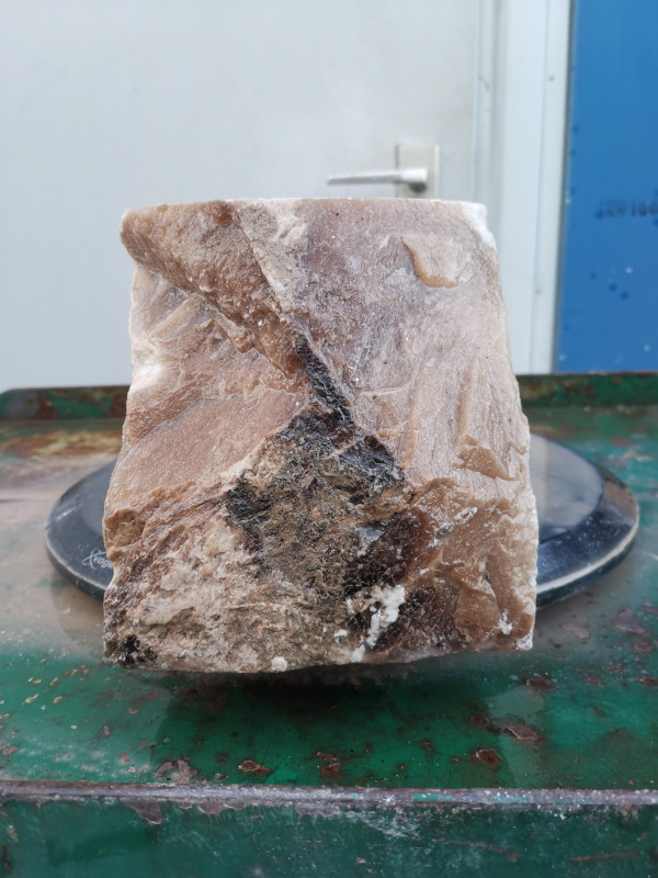 Alabaster; Einzelst�ck; Spanien; ges�gt; karamell; 16,270 kg