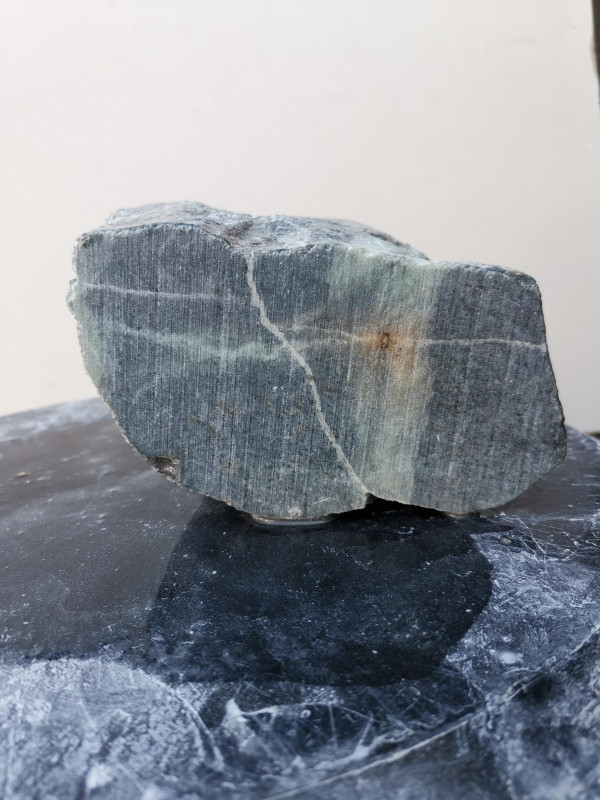 Speckstein; Einzelst�ck; aus Indien; dunkelgr�n mit Streifen; 3,300 kg