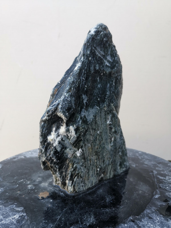 Speckstein; Einzelst�ck; aus Indien; schwarz mit wenig t�rkis; 2,990 kg