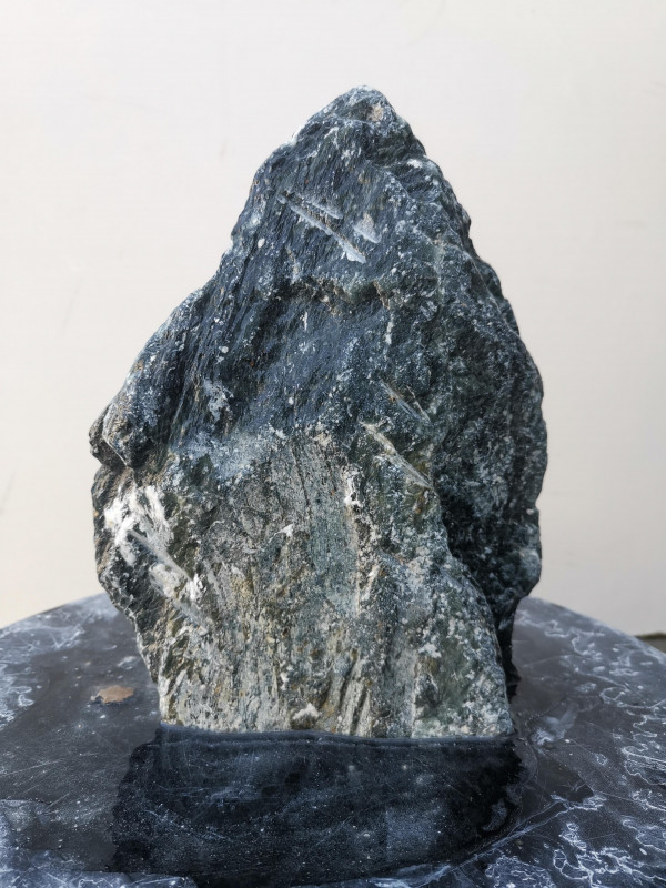 Speckstein; Einzelst�ck; aus Indien; schwarz mit wenig t�rkis; 2,990 kg