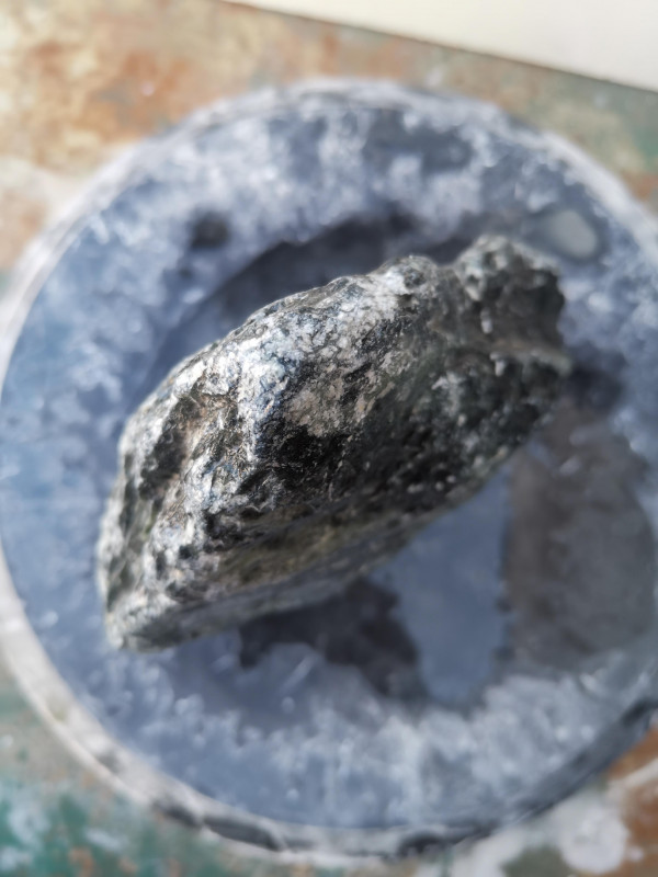 Speckstein; Einzelst�ck; aus Indien; schwarz mit wenig t�rkis; 2,990 kg
