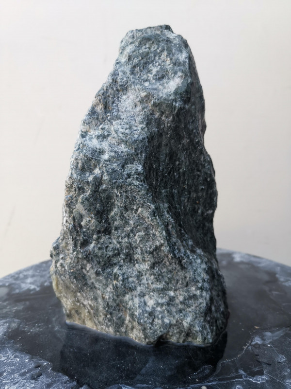 Speckstein; Einzelst�ck; aus Indien; dunkel mit Streifen; 3,180 kg