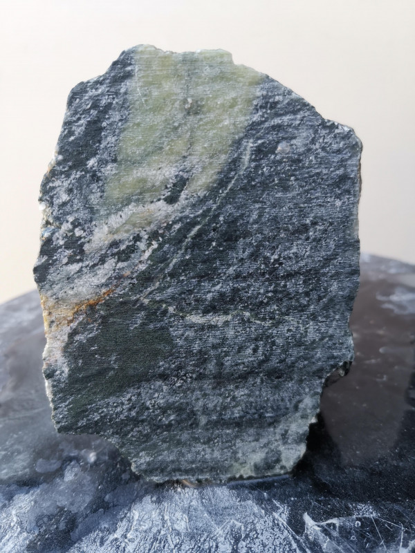 Speckstein; Einzelst�ck; aus Indien; dunkel mit Streifen; 3,180 kg