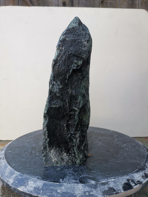 Speckstein; Einzelst�ck; aus Indien; oliv-schwarz; 8,410 kg