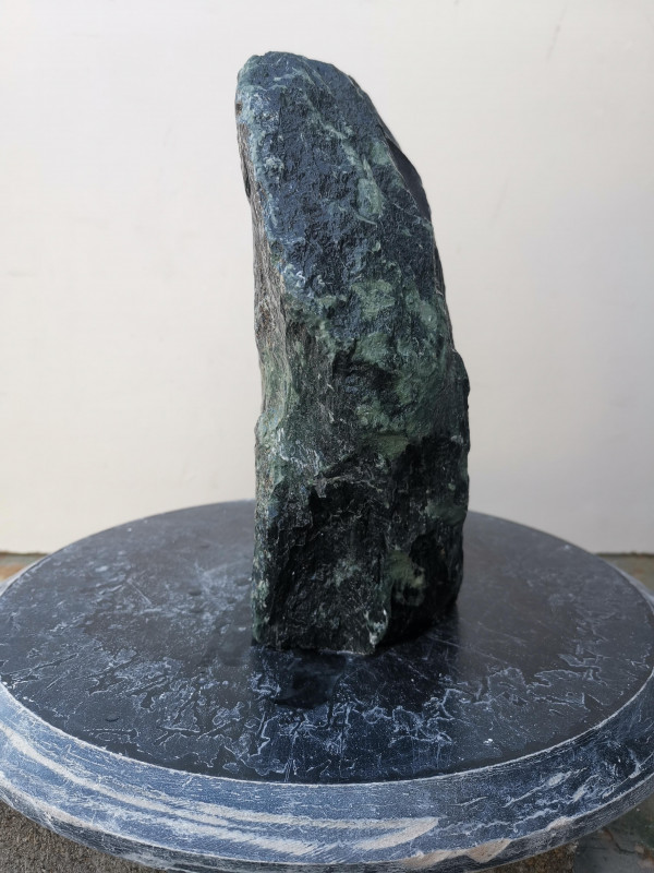 Speckstein; Einzelst�ck; aus Indien; oliv-schwarz; 8,410 kg