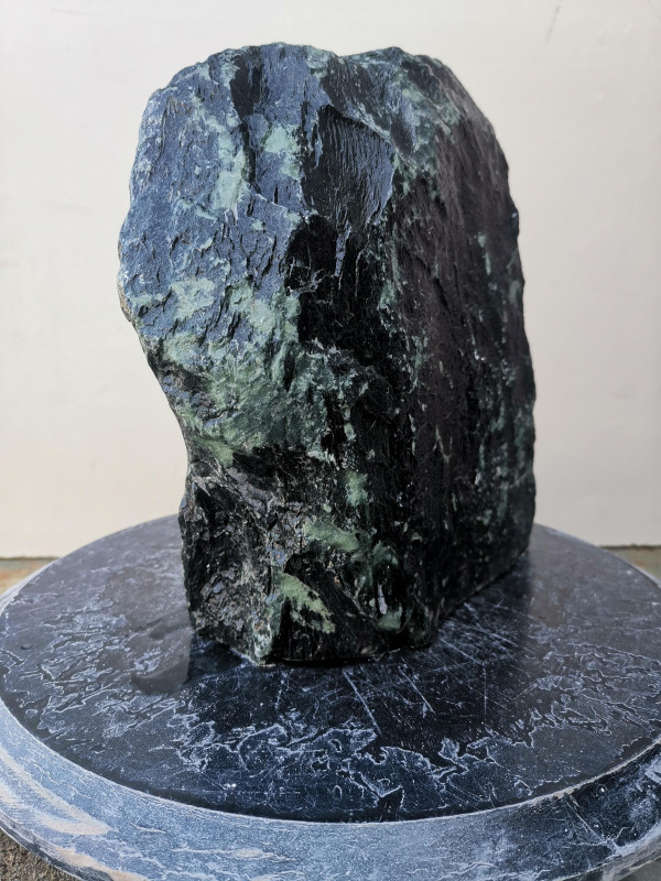 Speckstein; Einzelst�ck; aus Indien; oliv-schwarz; 8,410 kg