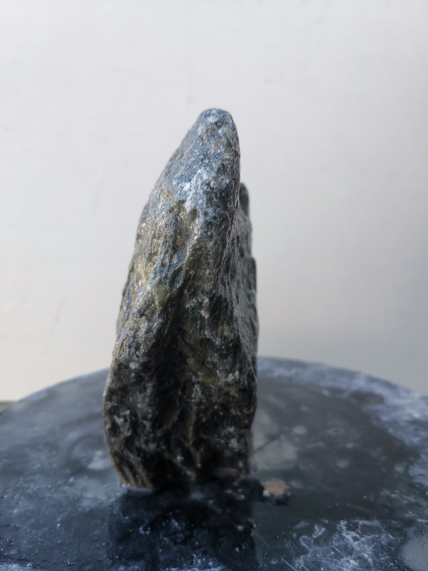 Speckstein; Einzelst�ck; aus Indien; dunkler gr�ner Farb Mix; 4,110 kg