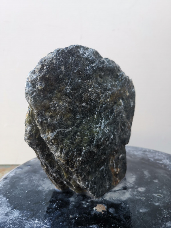 Speckstein; Einzelst�ck; aus Indien; dunkler gr�ner Farb Mix; 4,110 kg