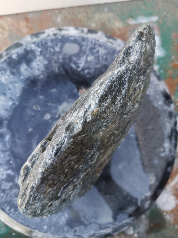 Speckstein; Einzelst�ck; aus Indien; dunkler gr�ner Farb Mix; 4,110 kg