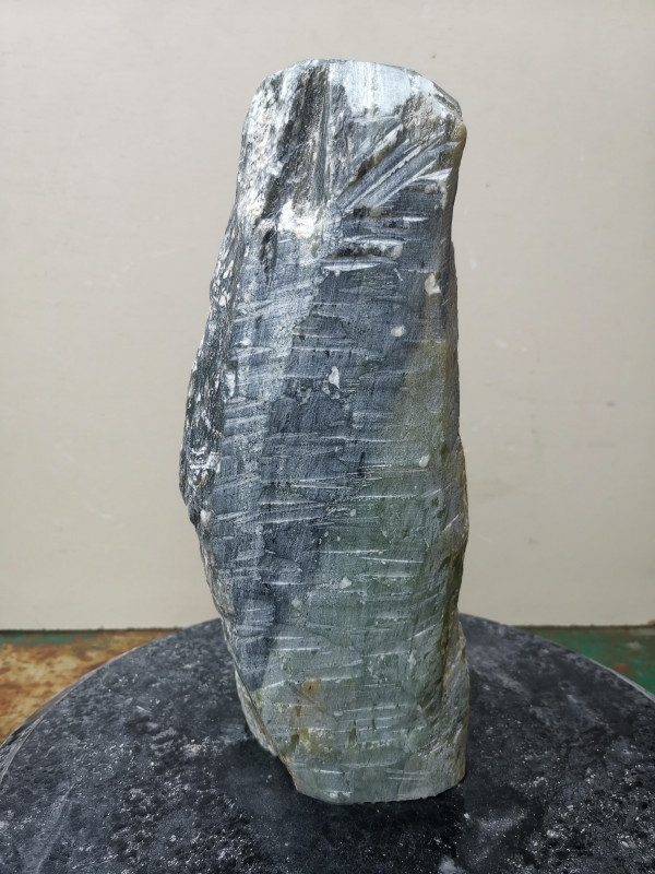 Speckstein; fast Rechteck S�ule; Einzelst�ck; aus Indien; gr�n Farb Mix; 5,530 kg