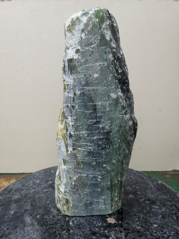 Speckstein; fast Rechteck S�ule; Einzelst�ck; aus Indien; gr�n Farb Mix; 5,530 kg